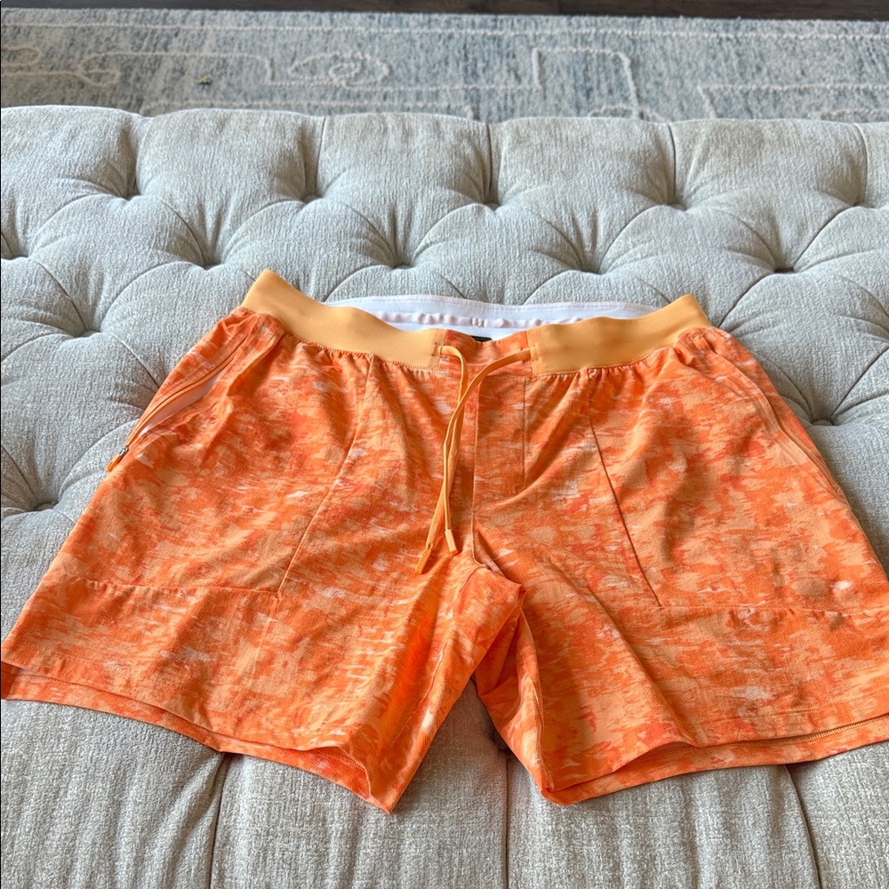 Lululemon license to train men’s L no liner Orange Patterned Men's Shorts